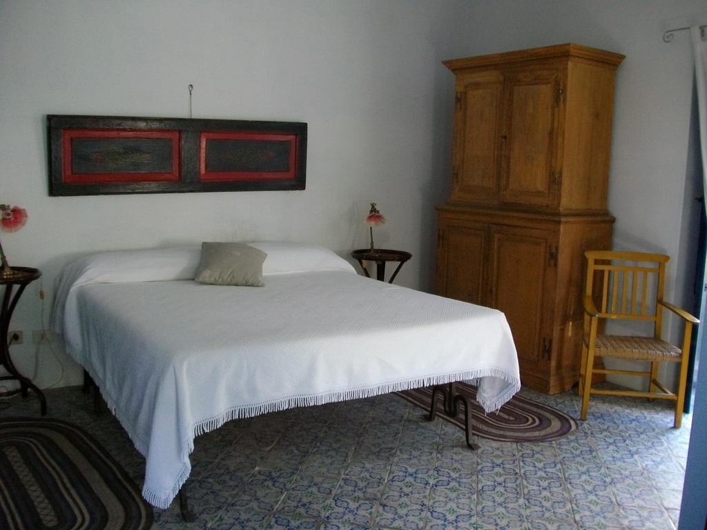 Villa A' Riggiola Estrómboli Habitación foto