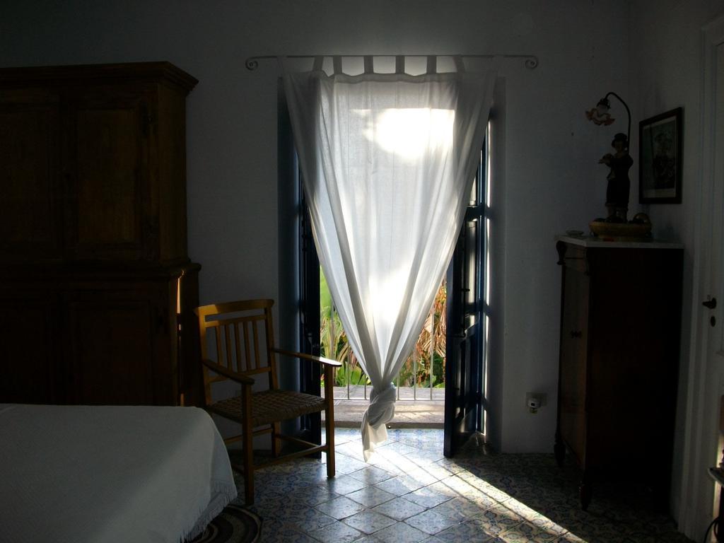 Villa A' Riggiola Estrómboli Habitación foto