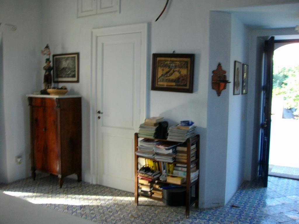 Villa A' Riggiola Estrómboli Habitación foto